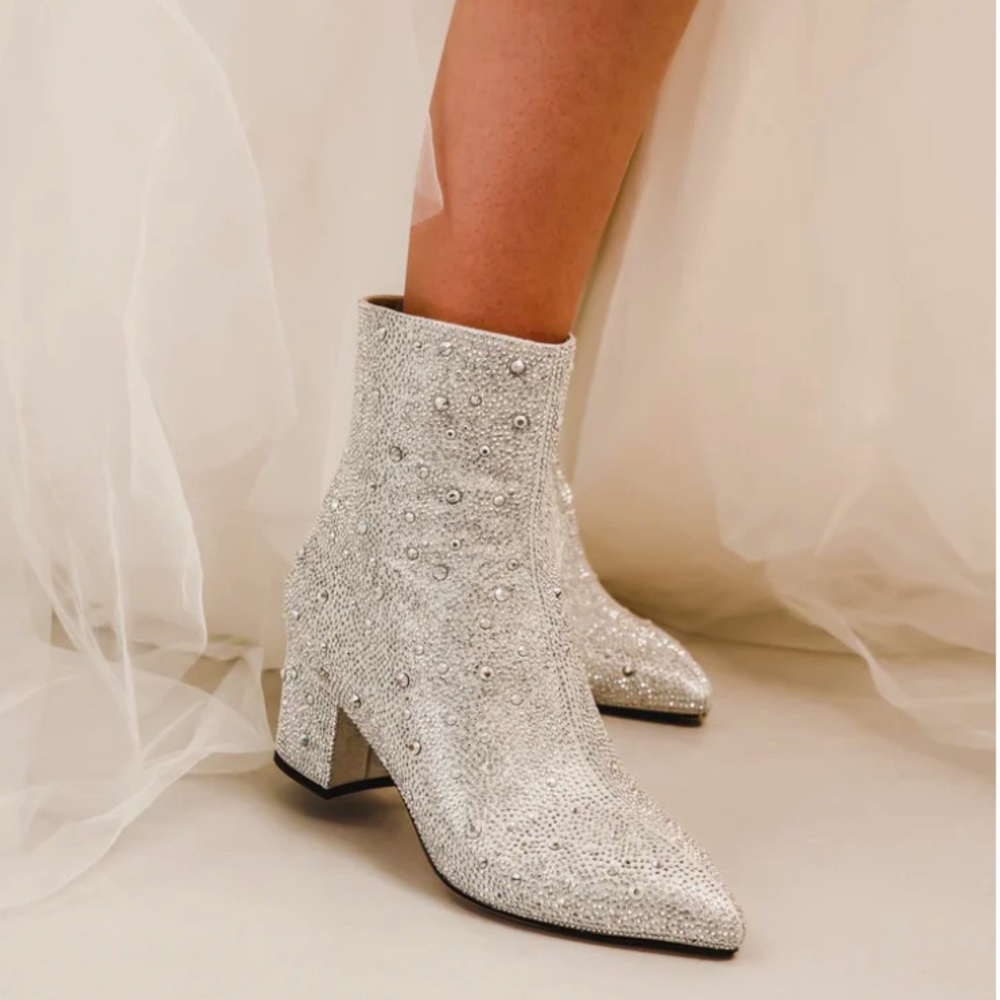 HEIRLOOM Bridal Boots Size 9